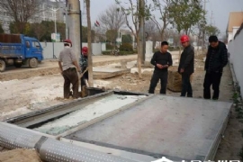 Aert|招呼不打，閱報欄就被（bèi）連根拔起