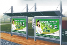 “海鷗”掀翻候車（chē）亭頂棚 日曬（shài）雨淋苦了候車人