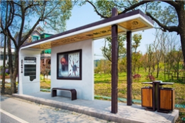 候車亭不再（zài）是單（dān）一的公交車站台 而是整個優良（liáng）的（de）公交係統