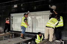 地鐵軌行區燈箱安裝（zhuāng）步驟